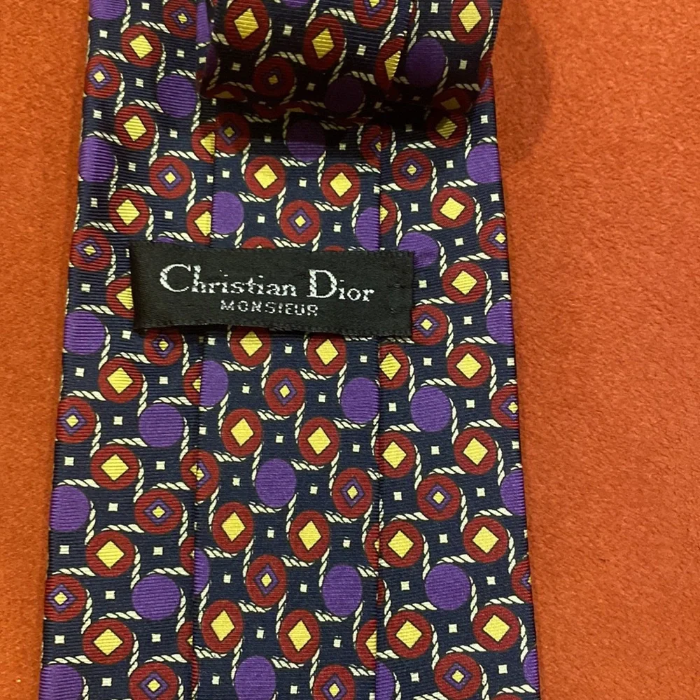 DIOR CHRISTIAN 💯 % silk tie, like new.